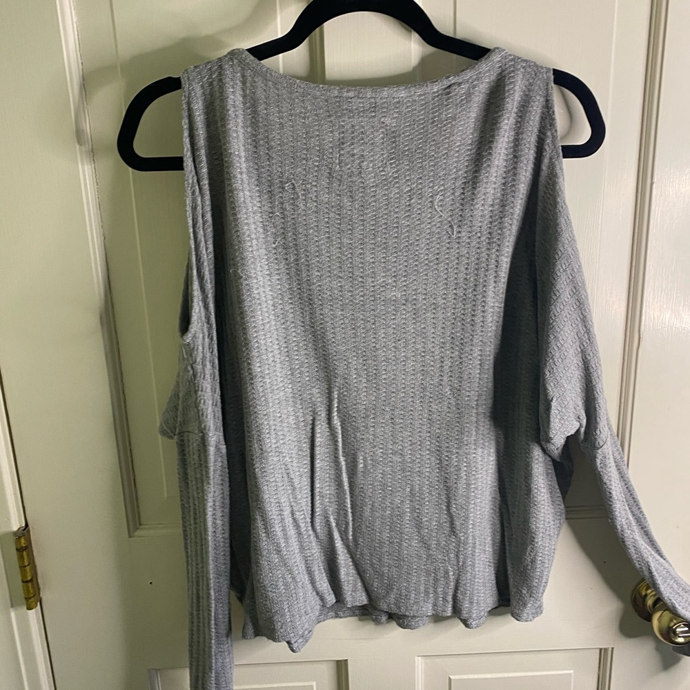 Cold shoulder sweater - Picture 4 of 4